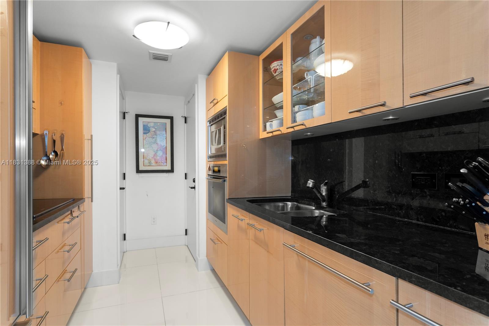 6801 Collins Ave #PH05, Miami Beach FL 33141
