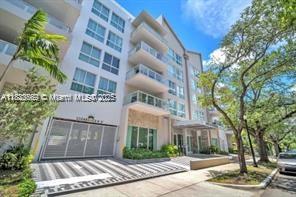 Condo for Sale in Hollywood, FL