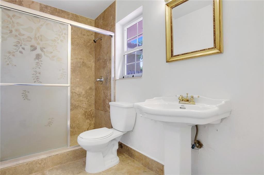 Homes for sale in Lighthouse Point, FL | 4421 Ne 23rd Ave, Lighthouse Point, FL 33064 | MLS# F10513243