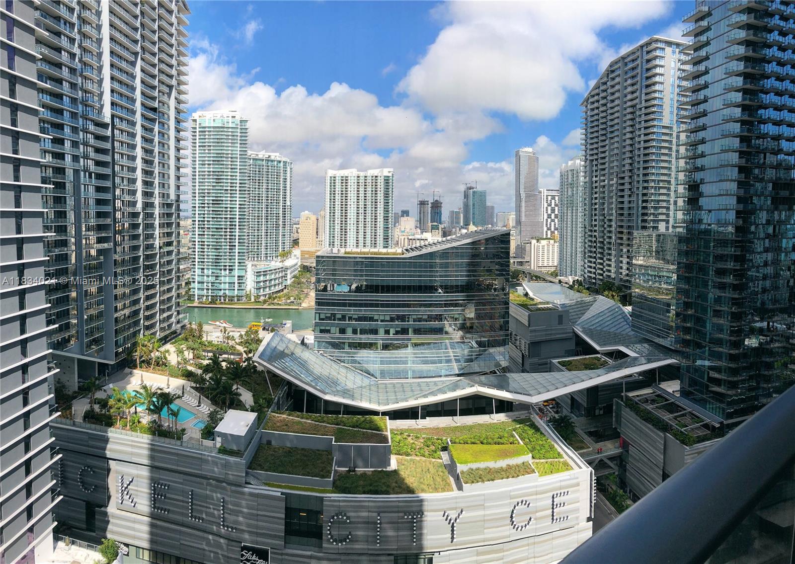 Apartamento para Alugar em Miami, FL