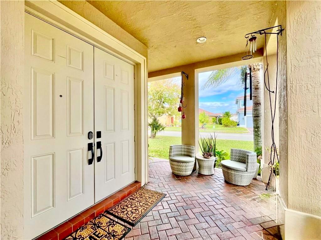 Homes for sale in Vero Beach, FL | 2001 Albany Terrace Sw, Vero Beach, FL 32968 | MLS# R11104752