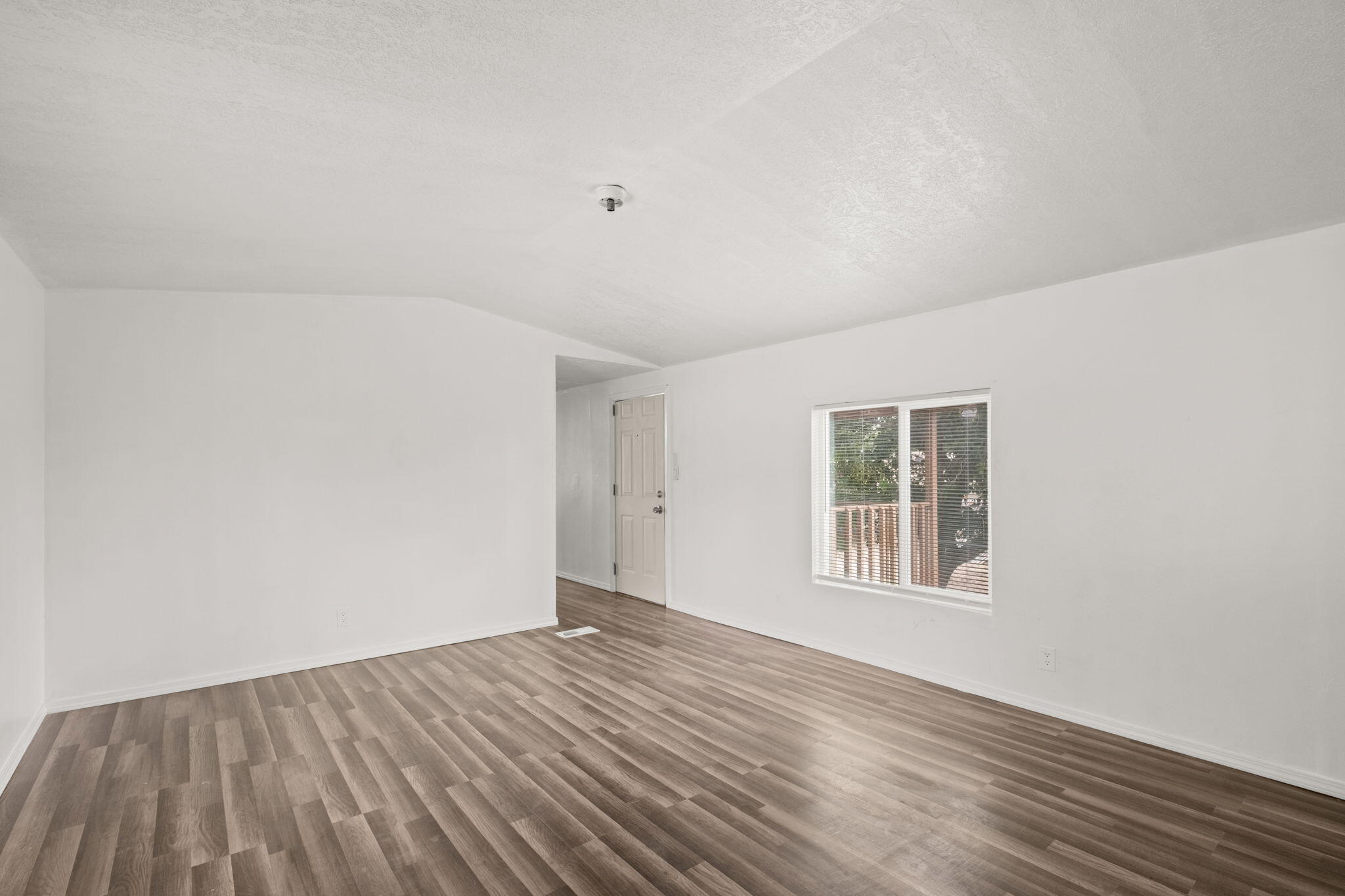 Homes for sale in Albuquerque, NM | 714 City View Dr Sw, Albuquerque, NM 87105 | MLS# 1087268