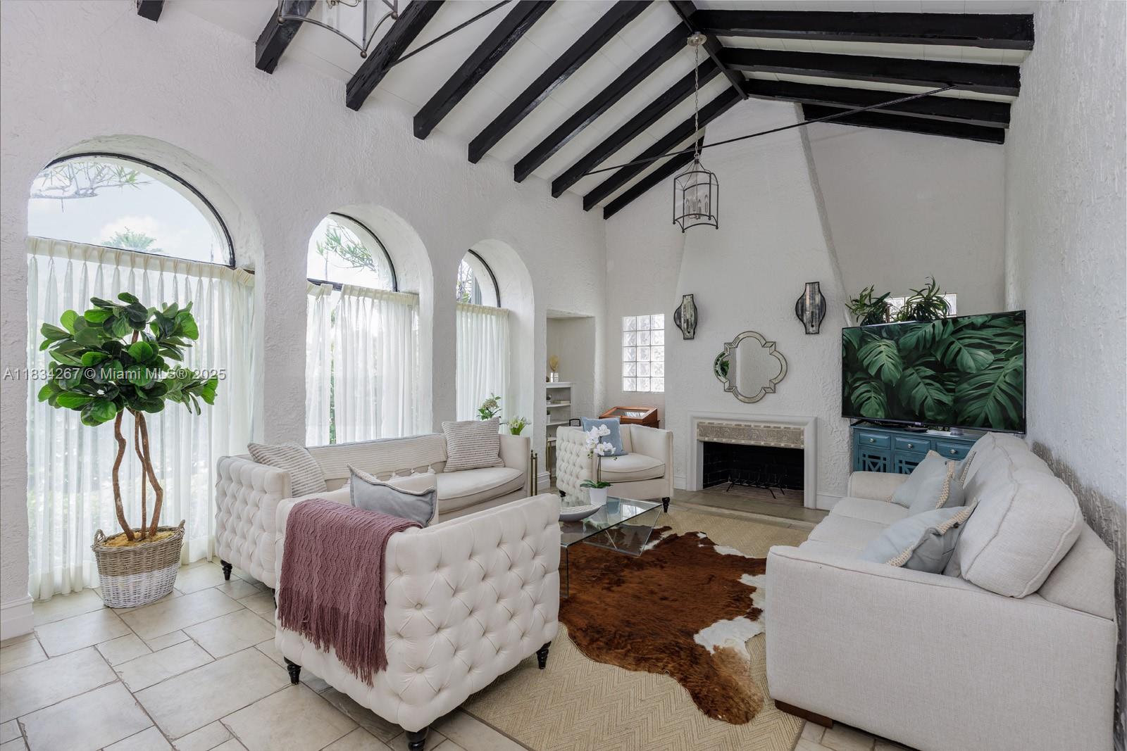 Hollywood Lakes Section