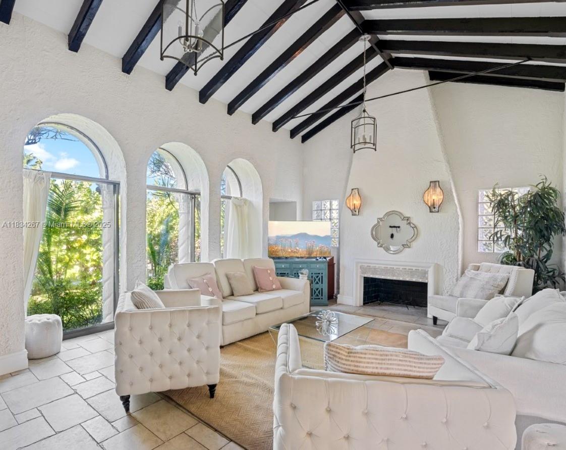 Hollywood Lakes Section