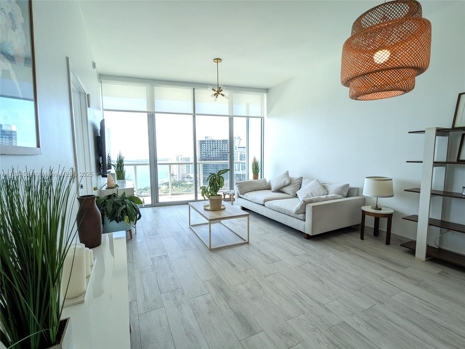 888 Biscayne Blvd #4702, Miami FL 33132