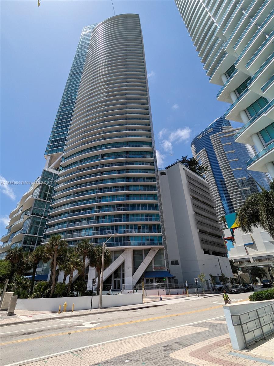 888 Biscayne Blvd #4702, Miami FL 33132