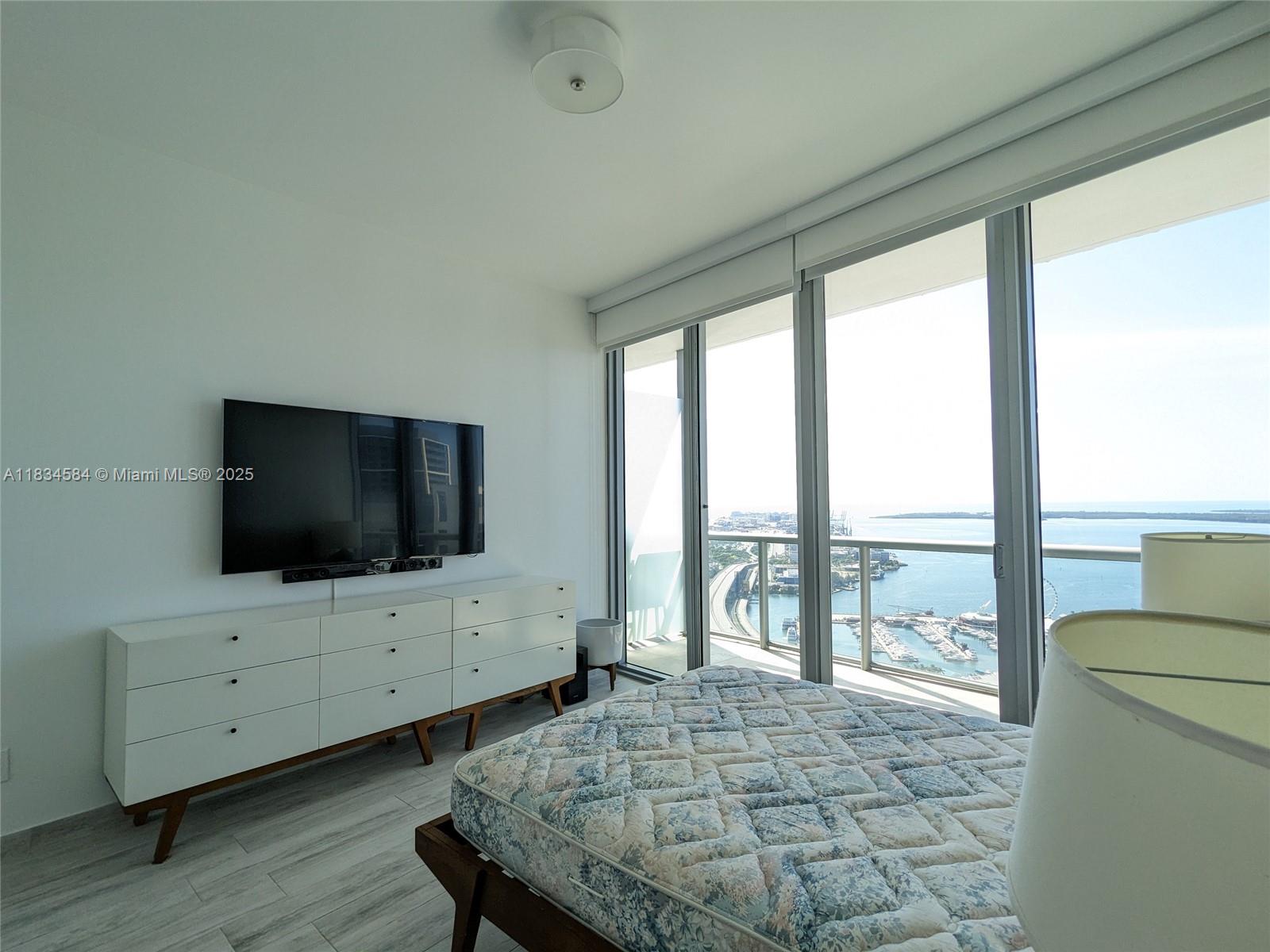 888 Biscayne Blvd #4702, Miami FL 33132