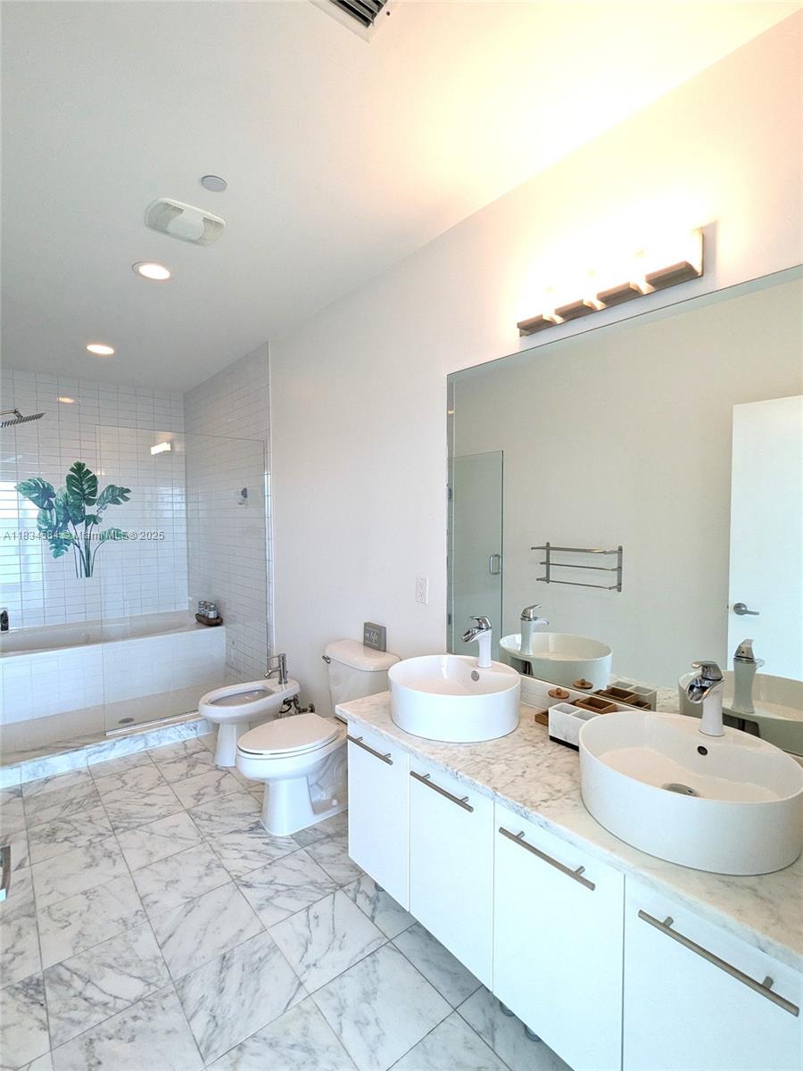 888 Biscayne Blvd #4702, Miami FL 33132