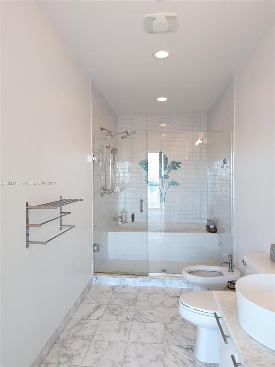 888 Biscayne Blvd #4702, Miami FL 33132