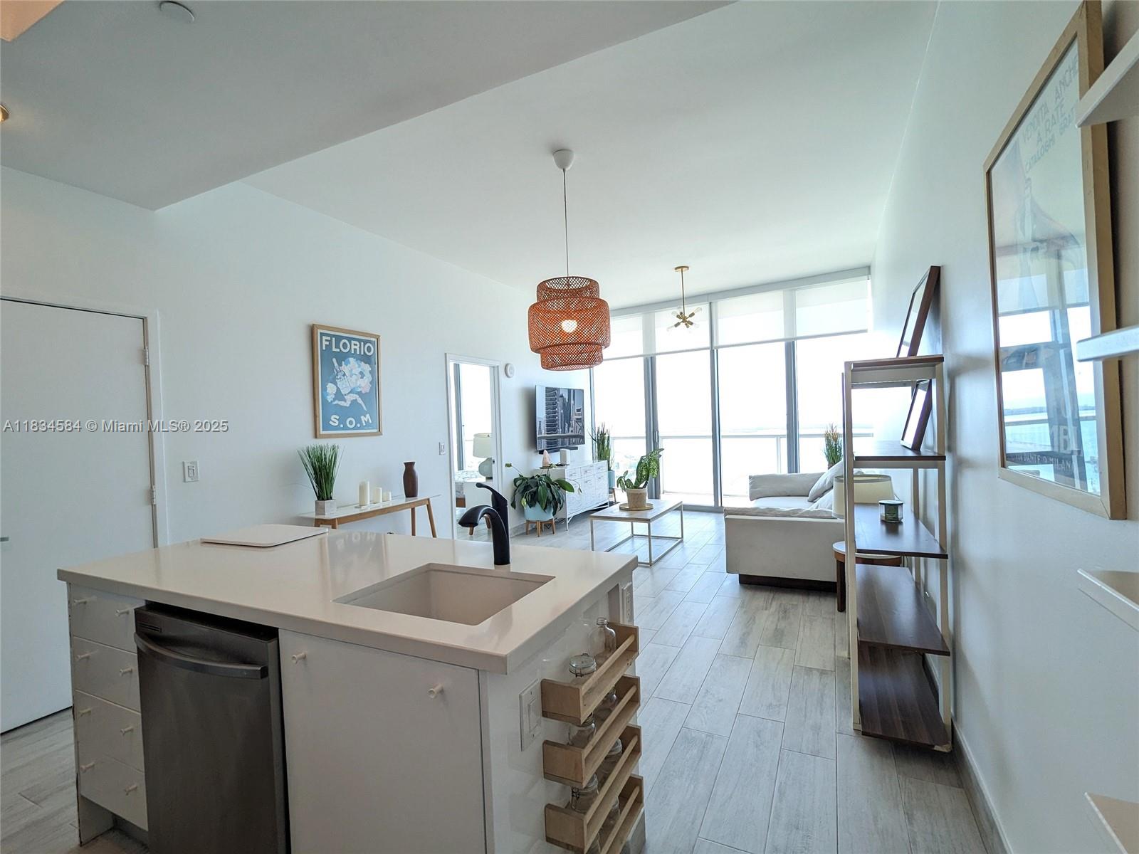 888 Biscayne Blvd #4702, Miami FL 33132