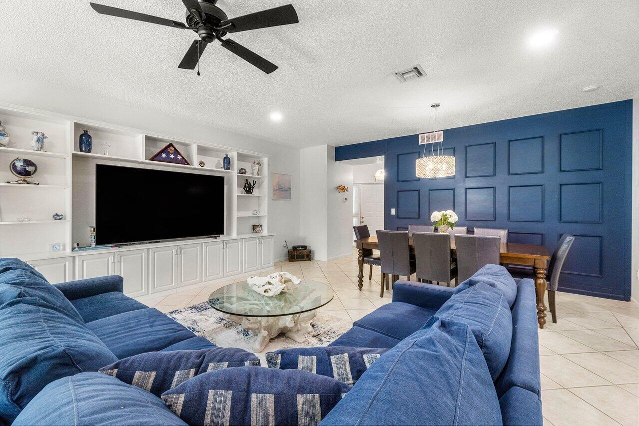 Homes for sale in Hypoluxo, FL | 103 Half Moon Circle #E2, Hypoluxo, FL 33462 | MLS# R11105138