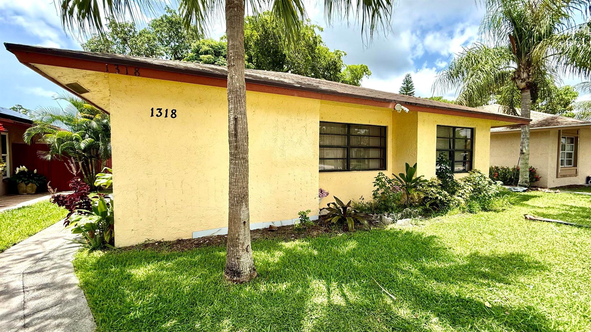 1318 Summit Run Circle West Palm Beach FL 33415 | R11105258