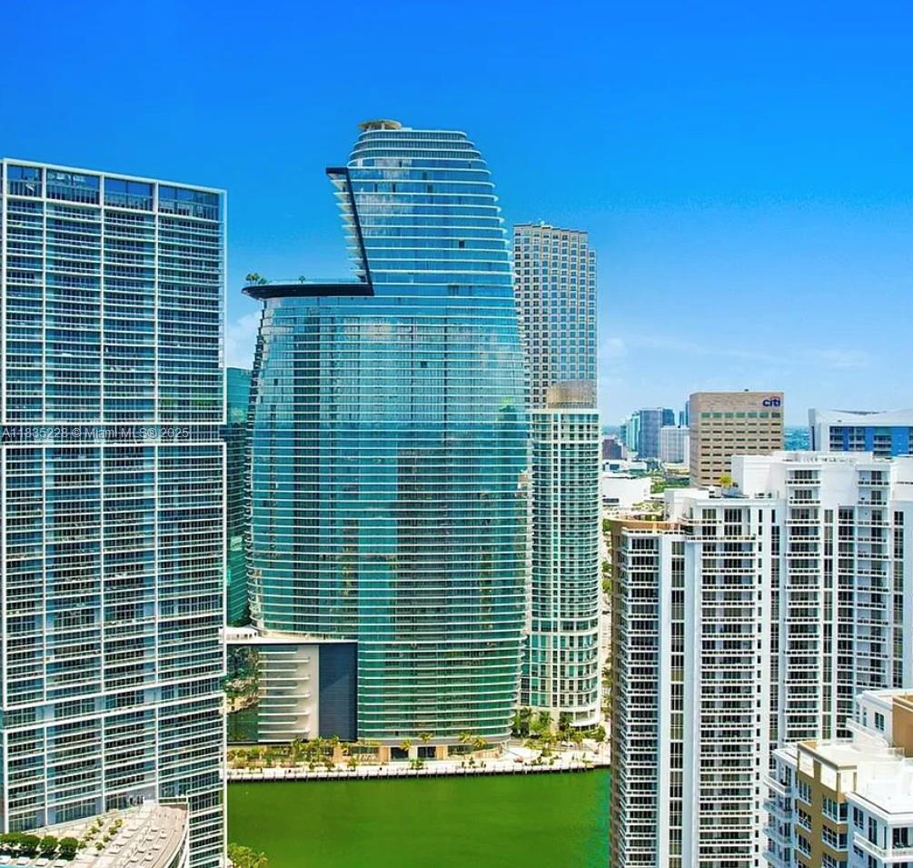Condo for Sale in Miami, FL