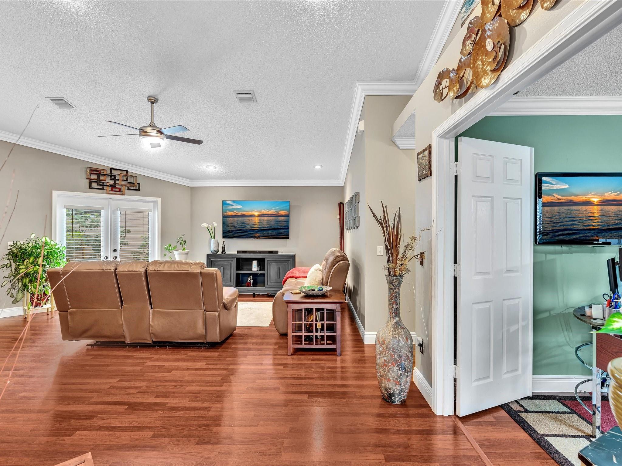 Homes for sale in Coconut Creek, FL | 5843 Eagle Cay Ter, Coconut Creek, FL 33073 | MLS# F10513210