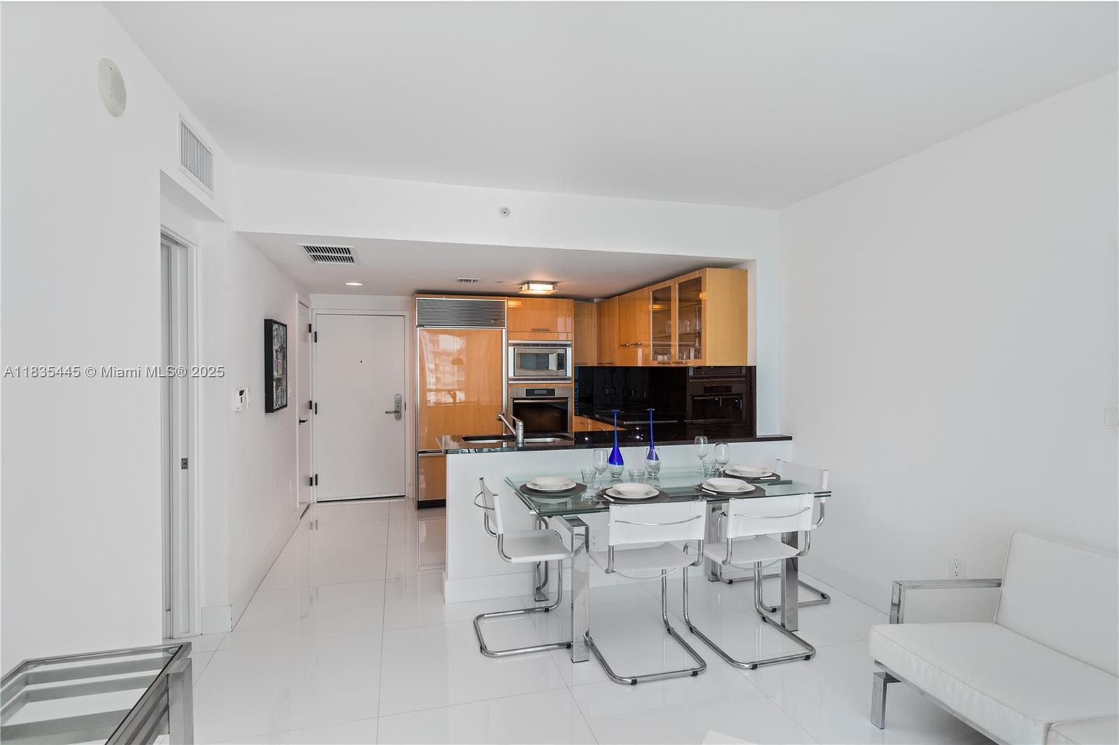 6801 Collins Ave #1415, Miami Beach FL 33141