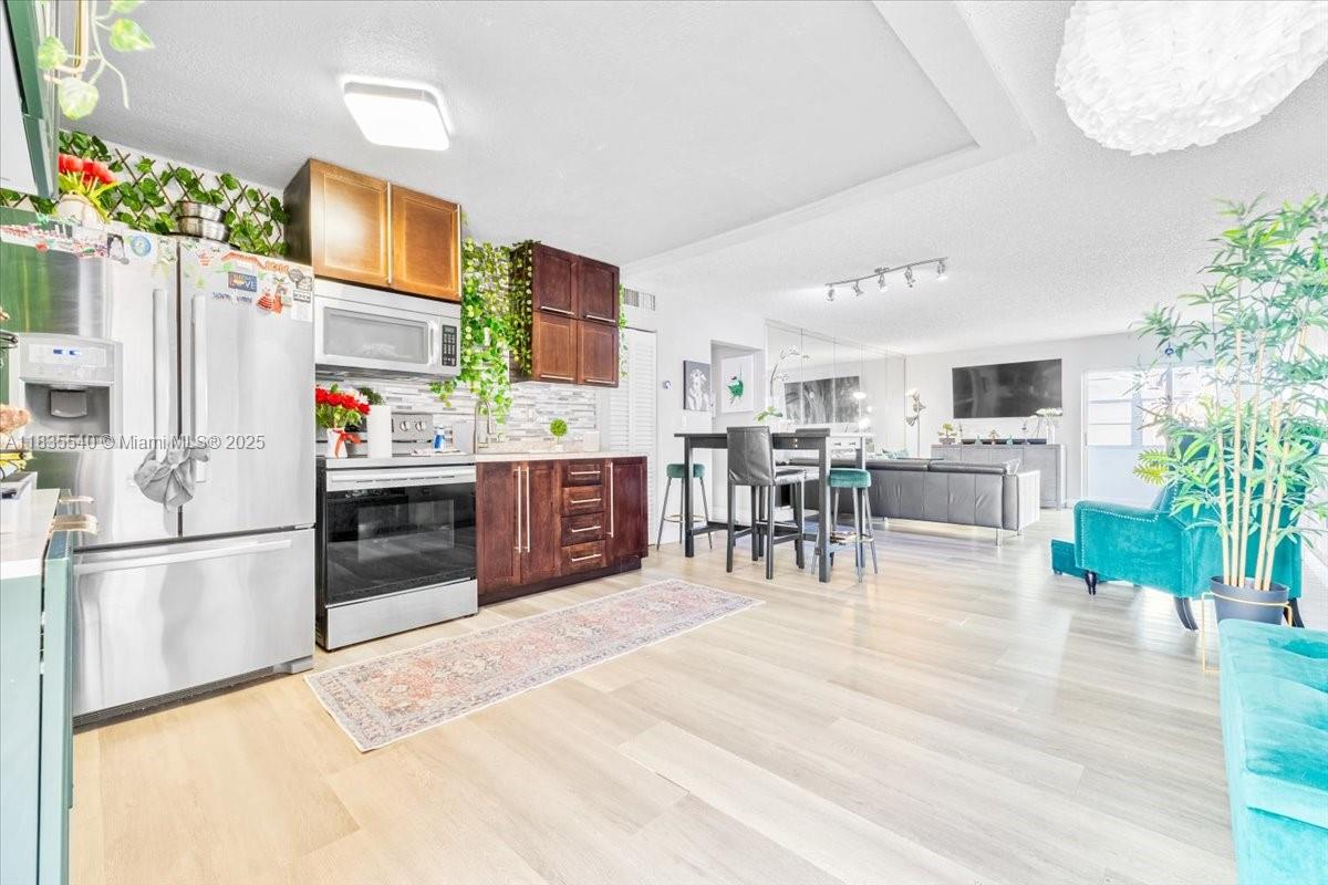 Palm-East Gardens Condo