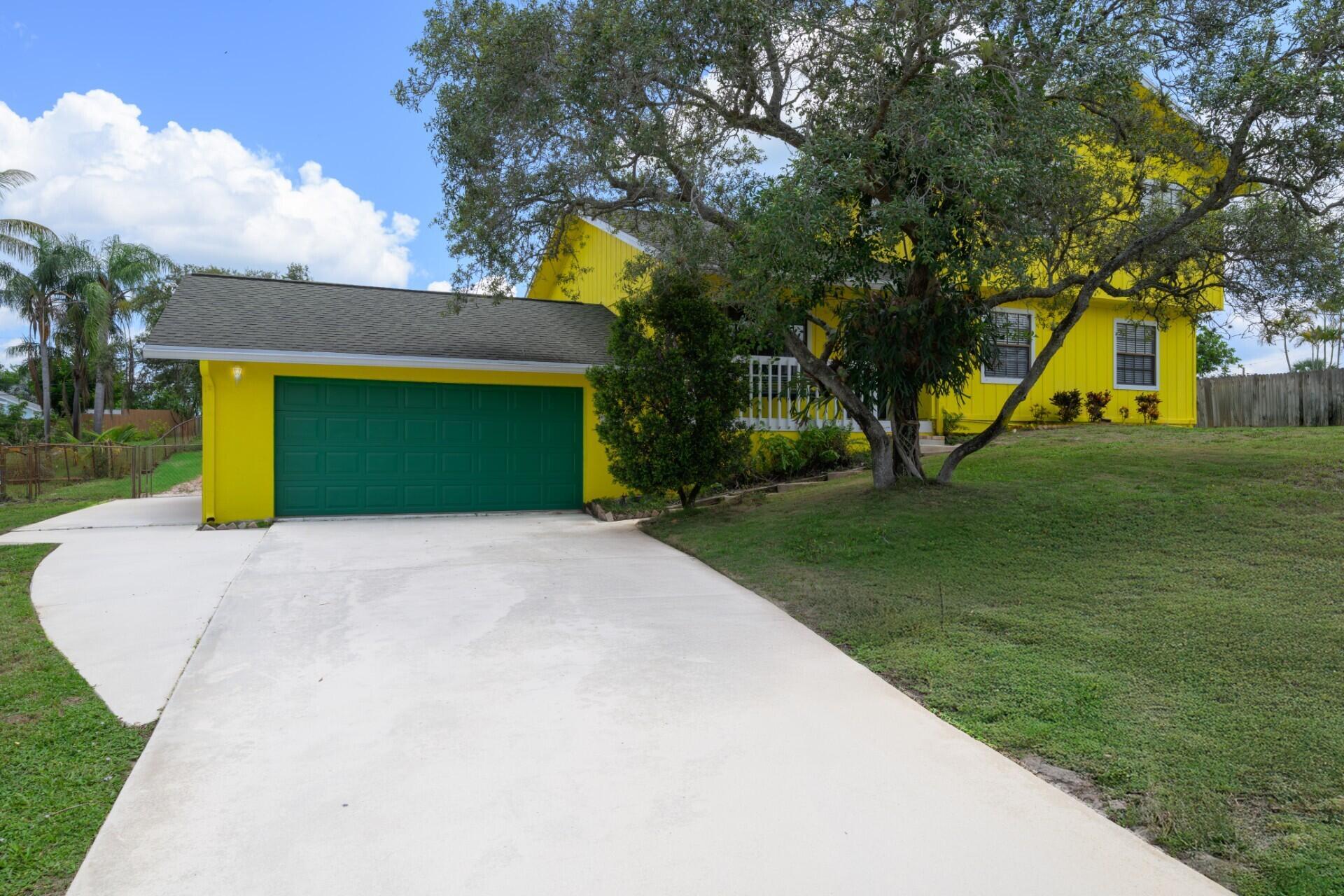 Papaya Village / Hobe Hil