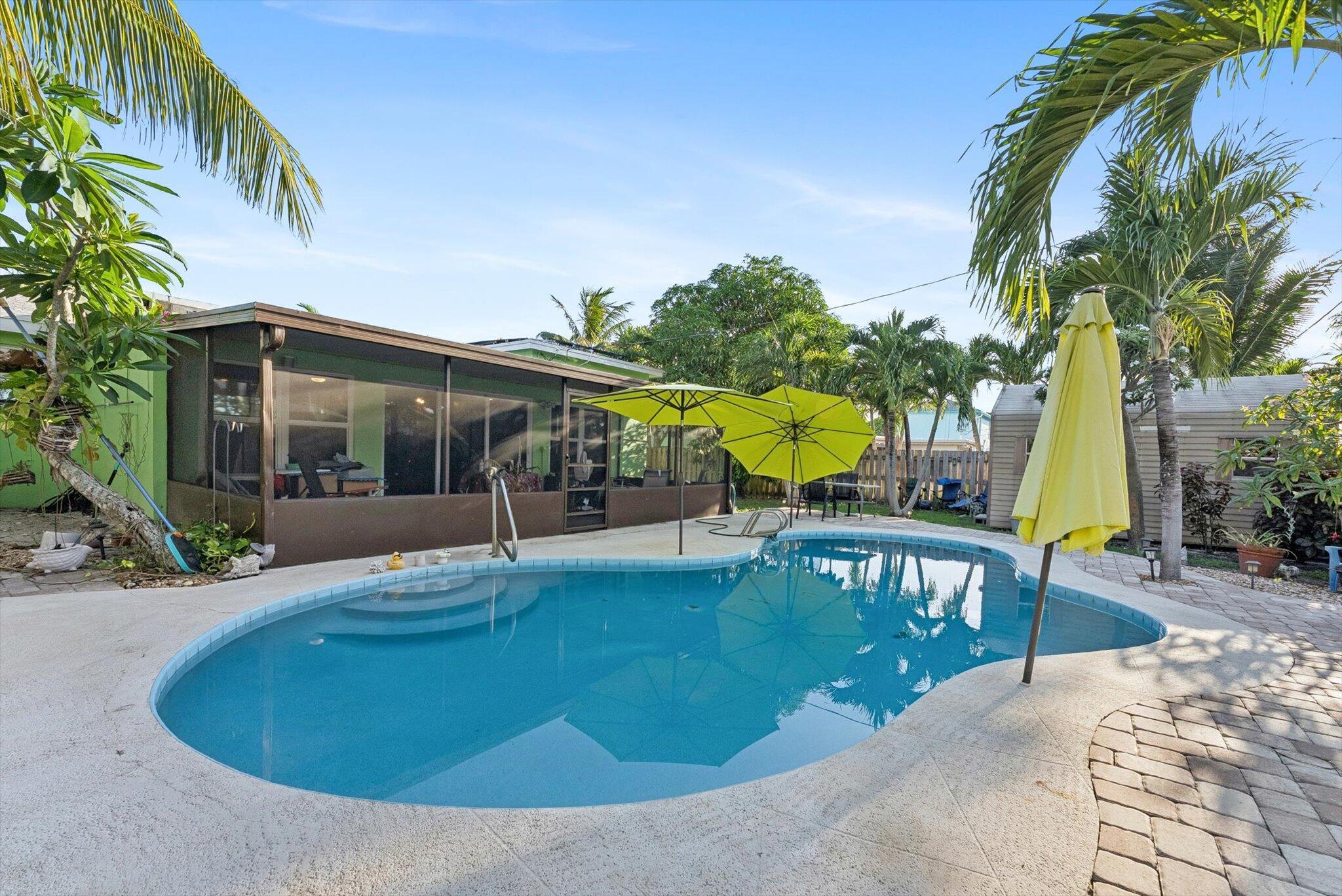 Homes for sale in Lake Worth, FL | 1320 Ontario Dr, Lake Worth, FL 33461 | MLS# R11105507