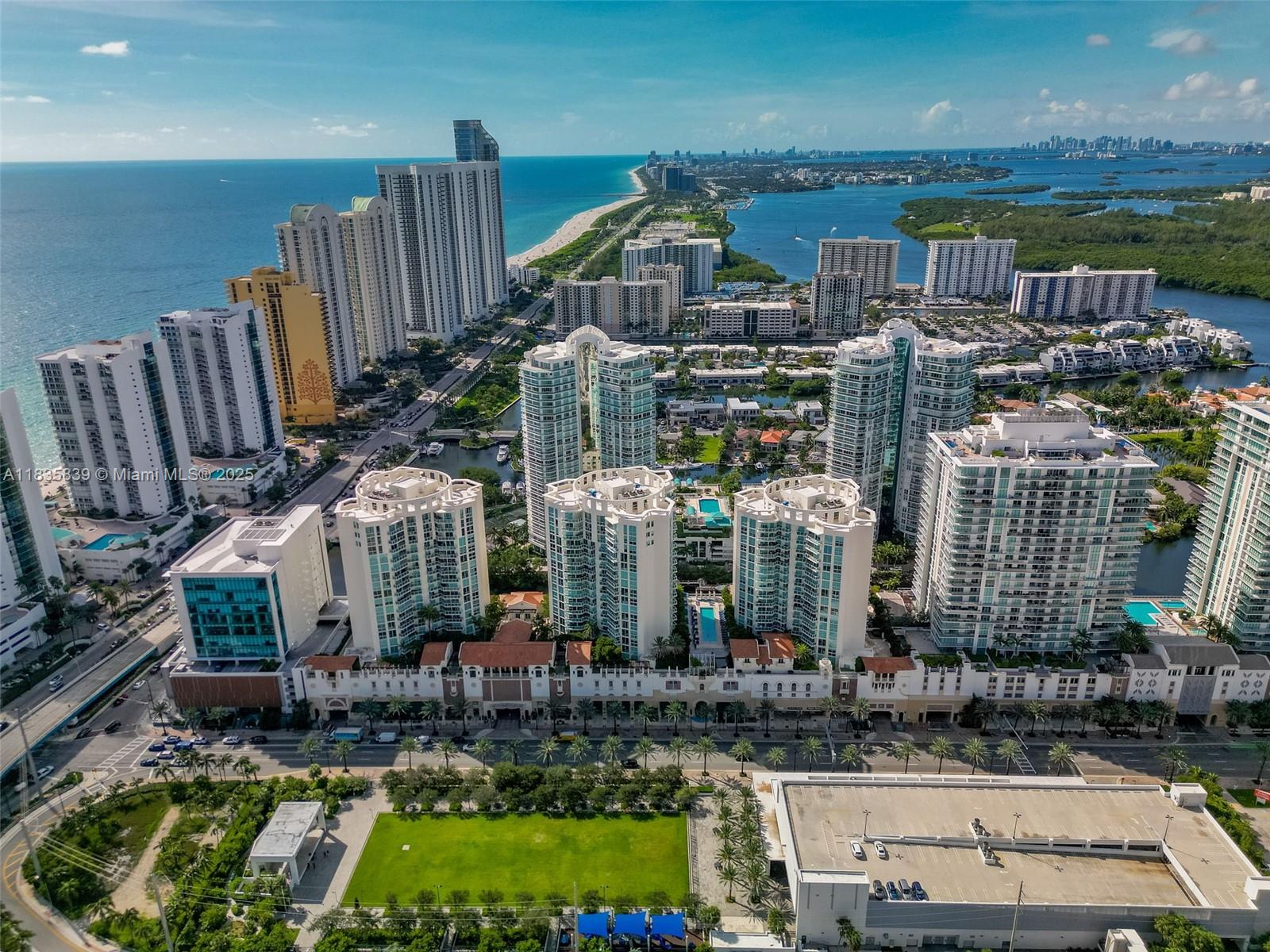Apartamento à Venda em Sunny Isles Beach, FL