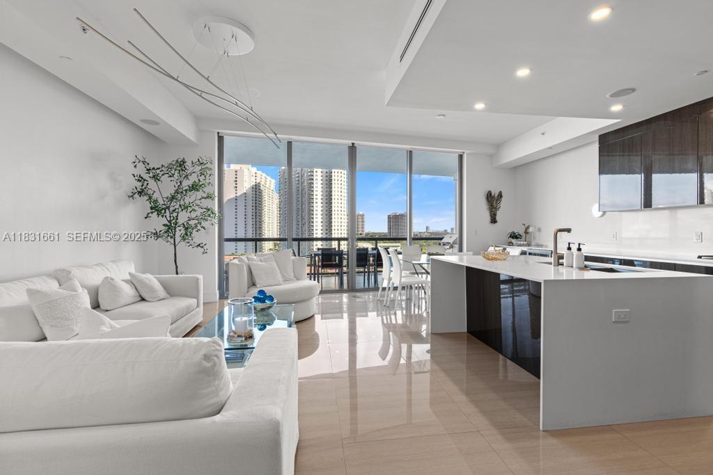 Condo for Sale in Aventura, FL