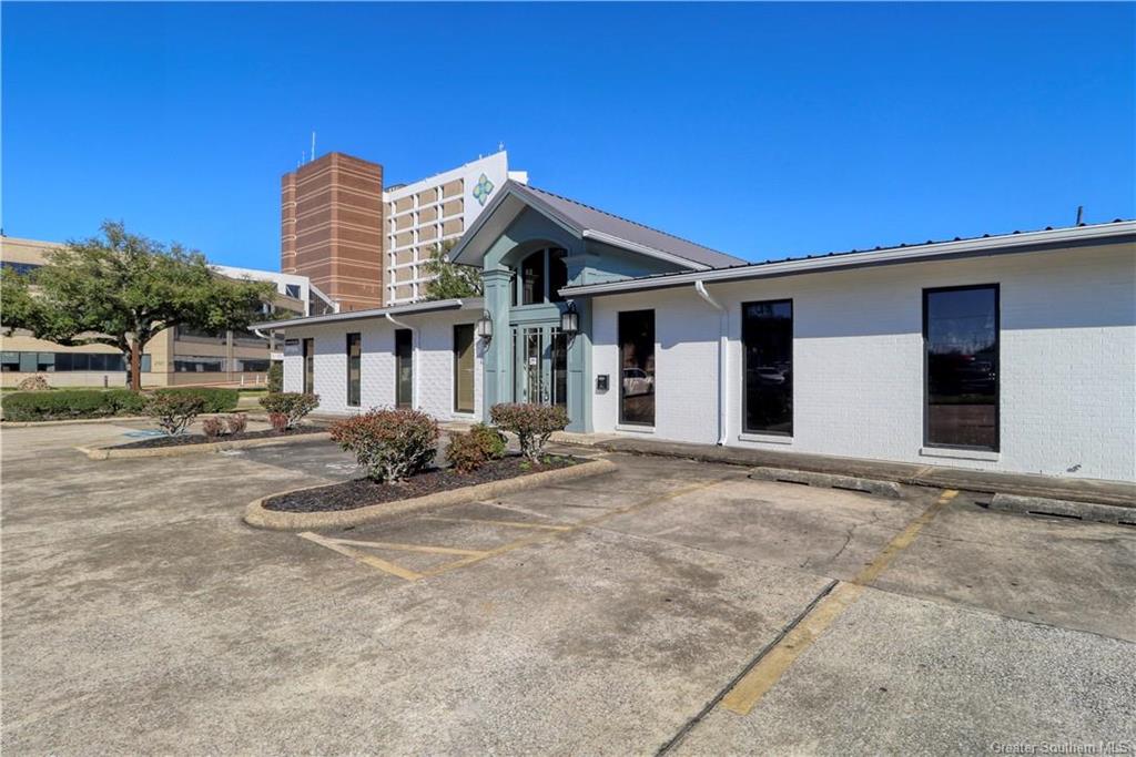 1702 Oak Park Boulevard — photo 2