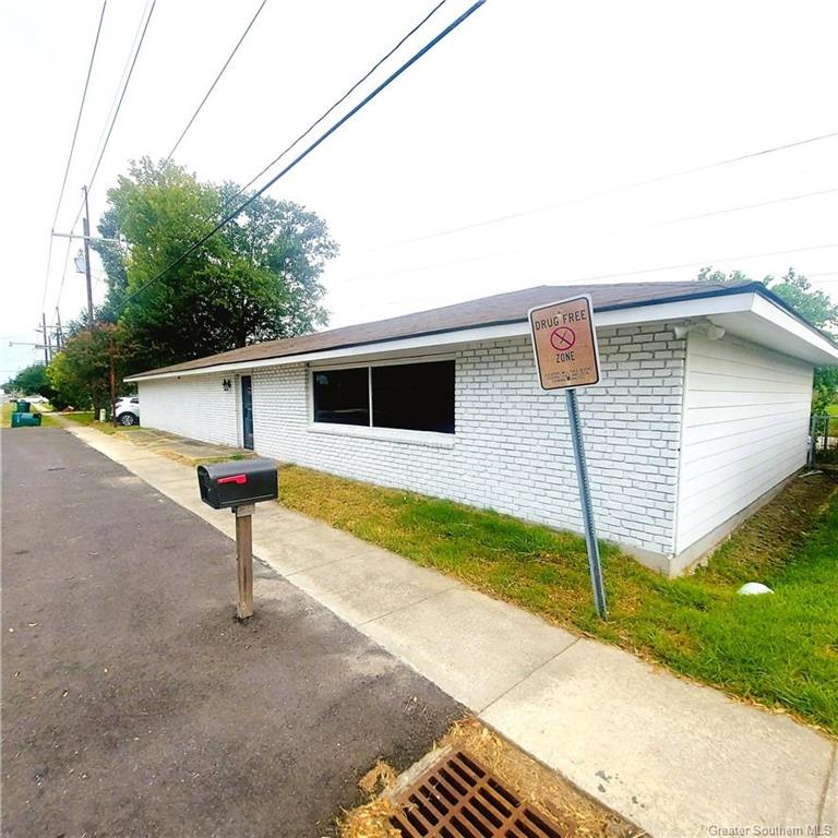 619 Henning Drive — photo 3
