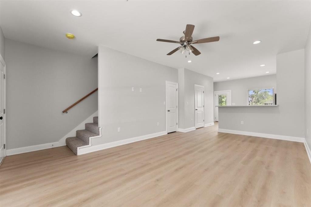 619 Clarence Street — photo 4