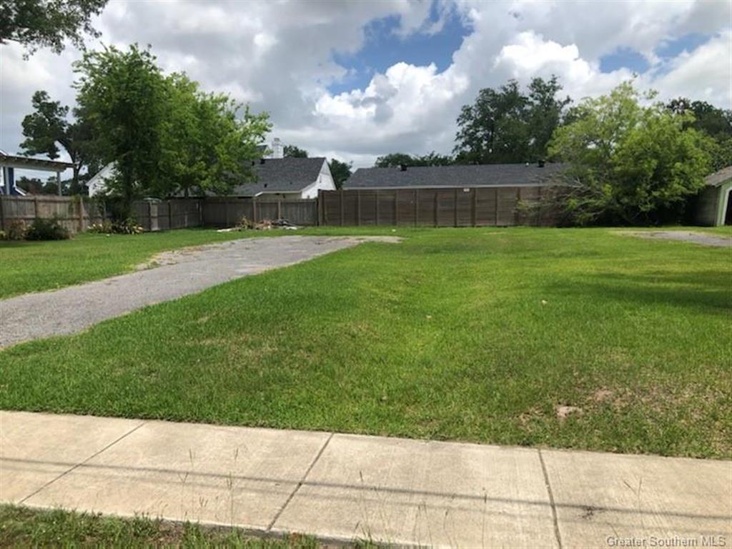 715 Iris Street — photo 3