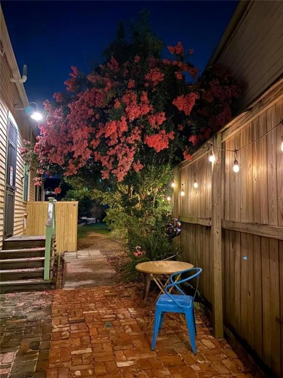 2511 Dauphine Street