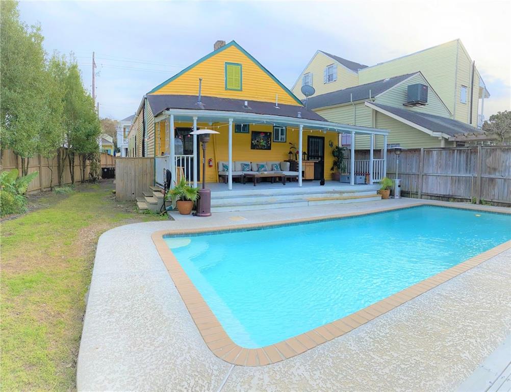 2511 Dauphine Street