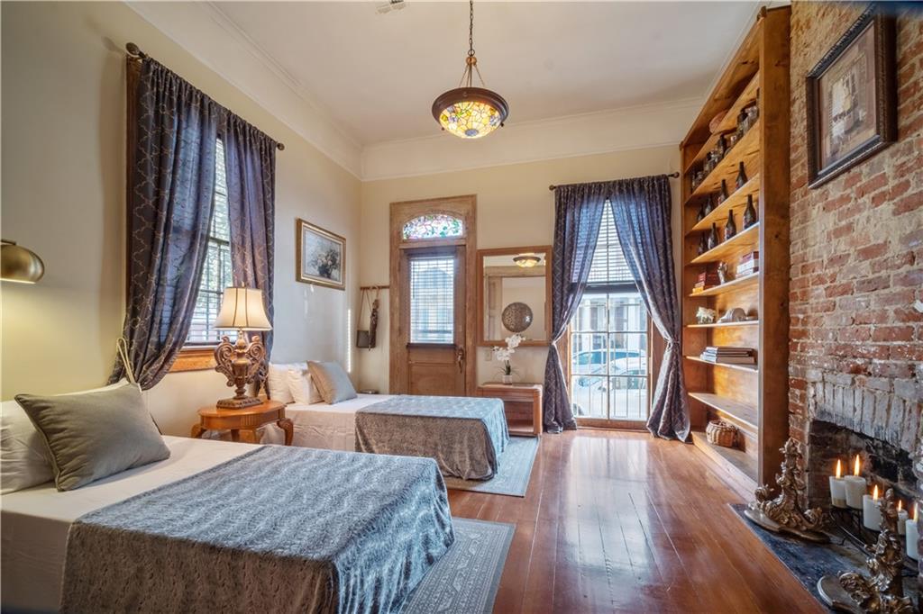 2511 Dauphine Street