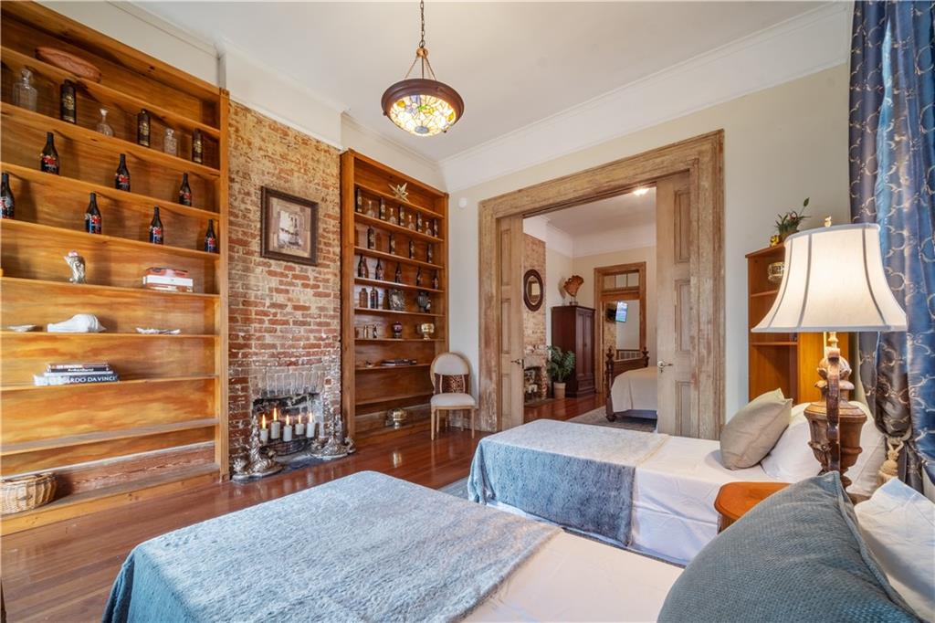 2511 Dauphine Street