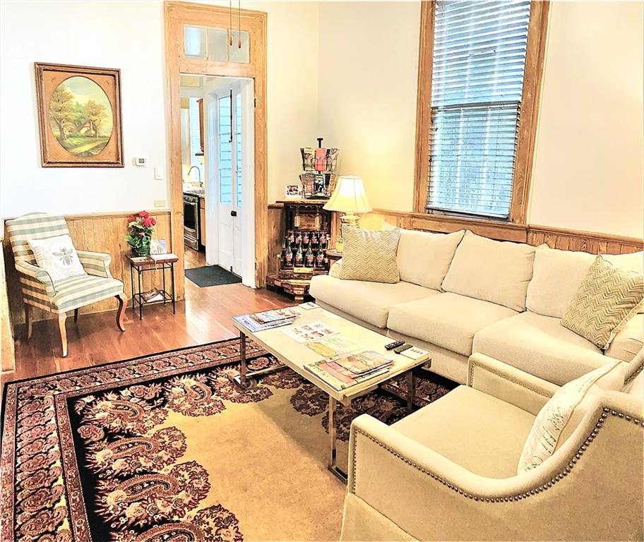 2511 Dauphine Street