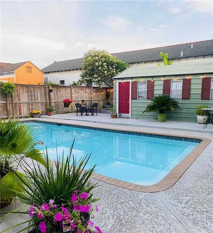 2511 Dauphine Street