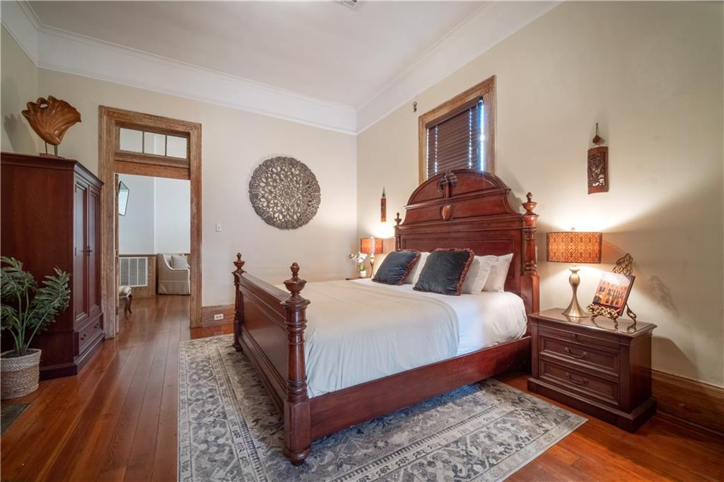 2511 Dauphine Street