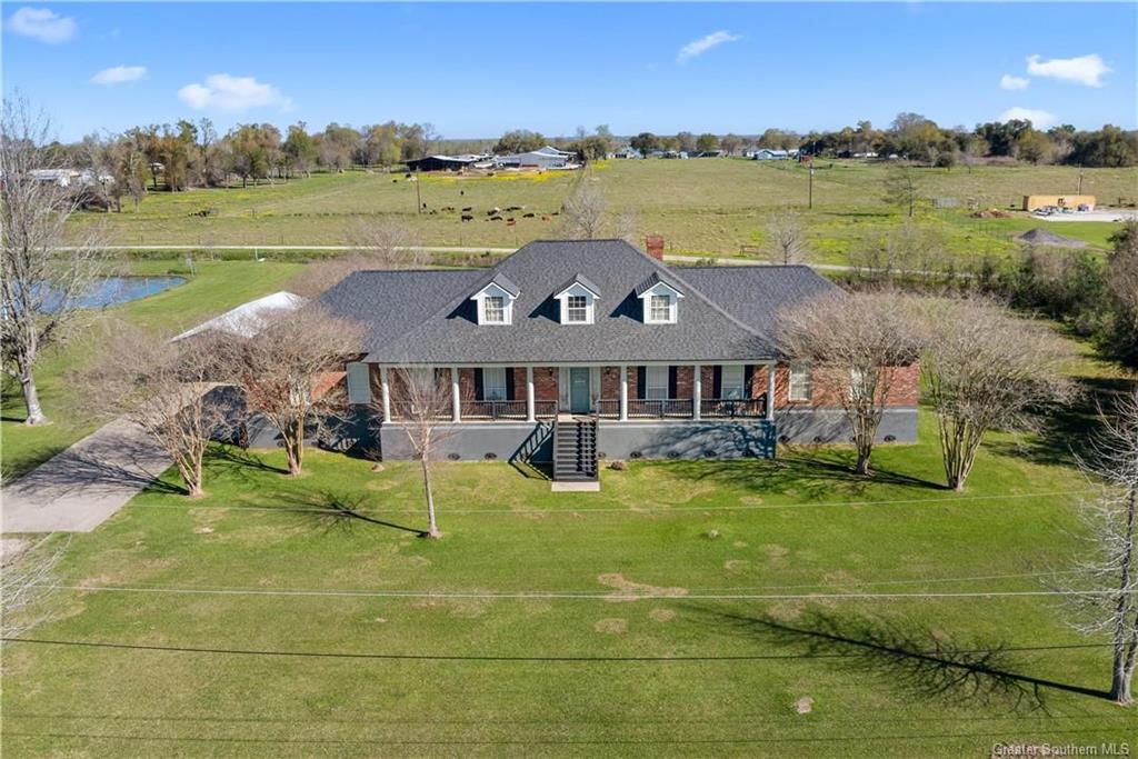 135 Country Lane — photo 2