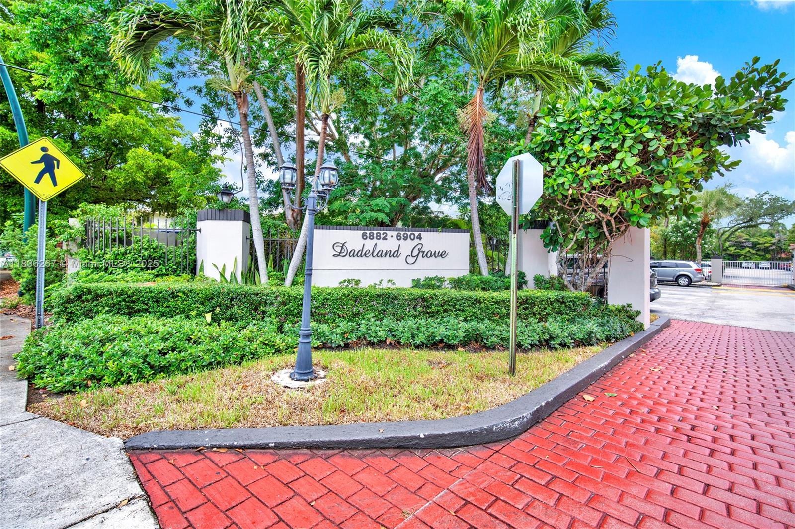 Homes for sale in Pinecrest, FL | 6886 N Kendall Dr #D102, Pinecrest, FL 33156 | MLS# A11836267