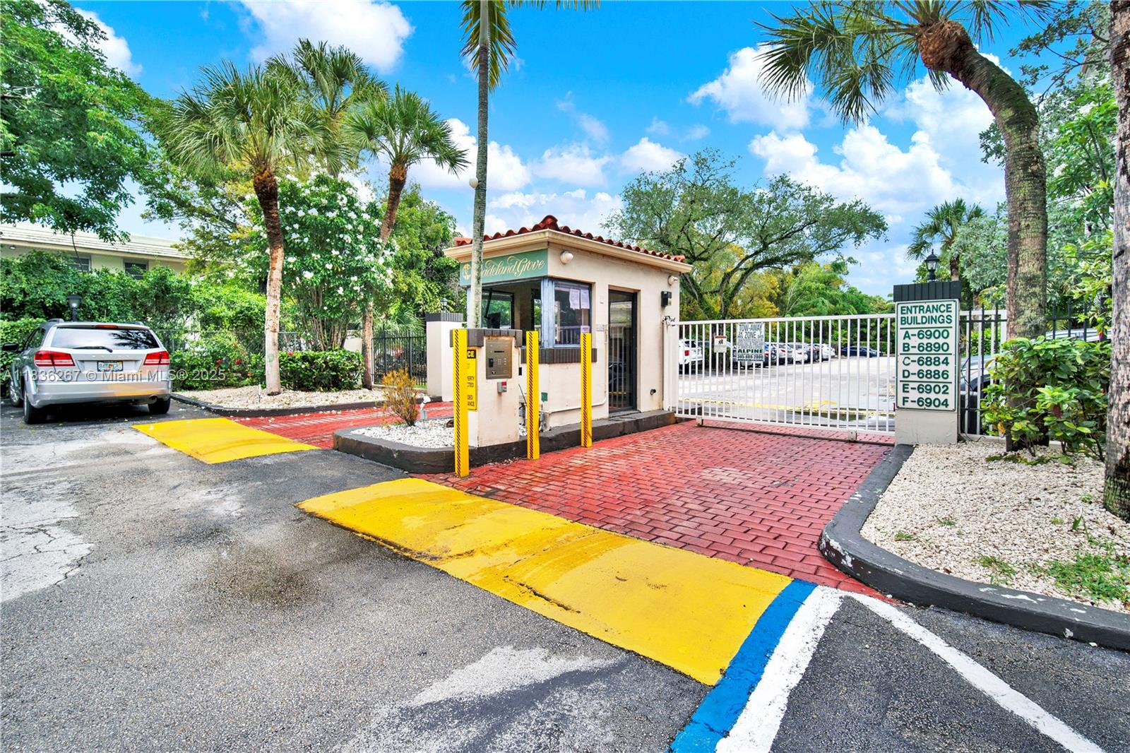 Homes for sale in Pinecrest, FL | 6886 N Kendall Dr #D102, Pinecrest, FL 33156 | MLS# A11836267