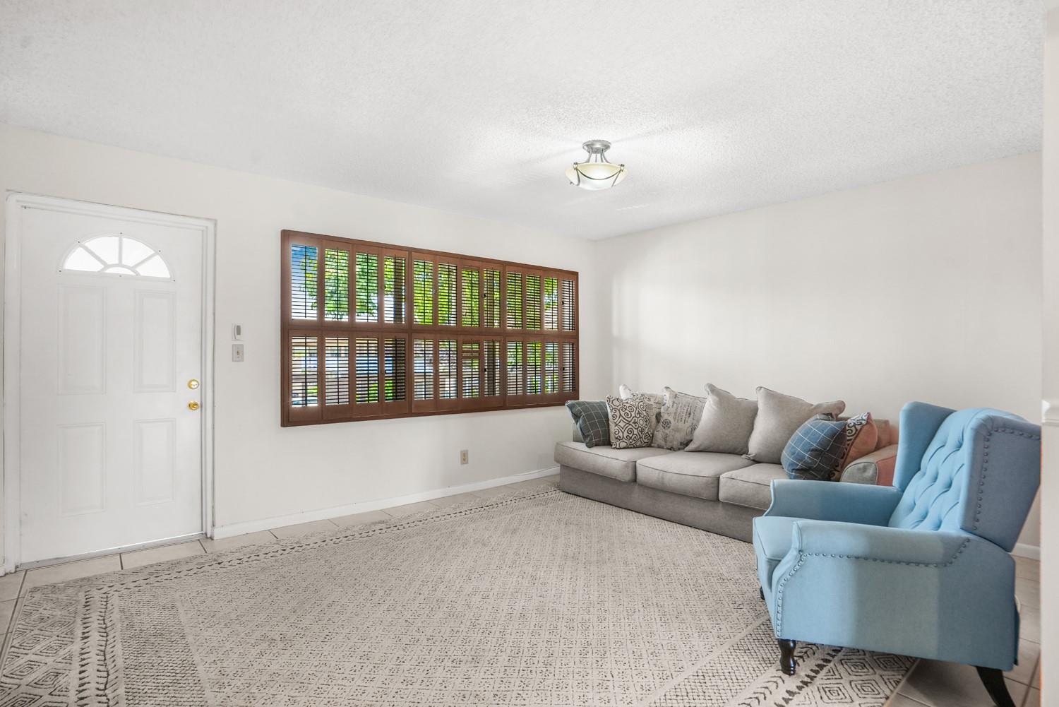 Homes for sale in Sunrise, FL | 9081 Sunrise Lakes Blvd #214, Sunrise, FL 33322 | MLS# F10513953