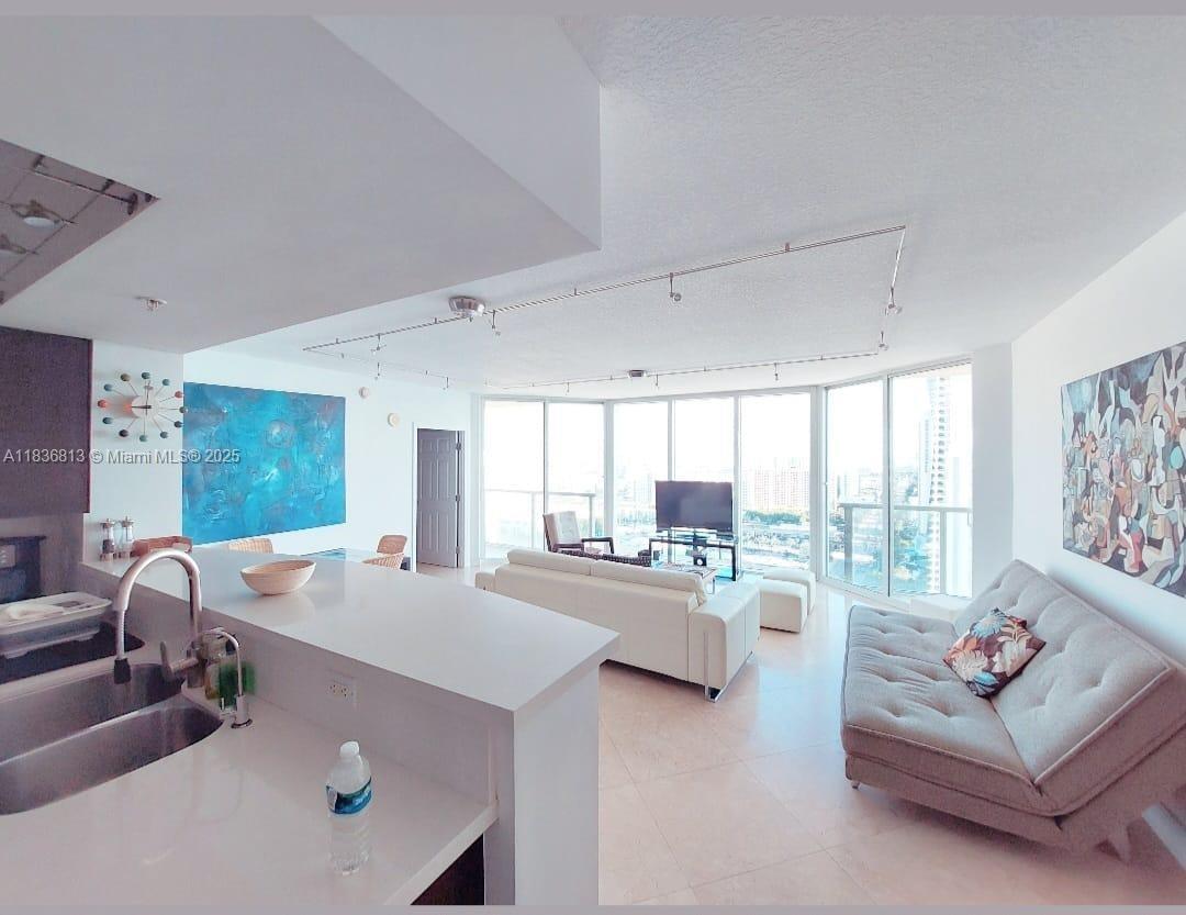 Apartamento para Alugar em Sunny Isles Beach, FL