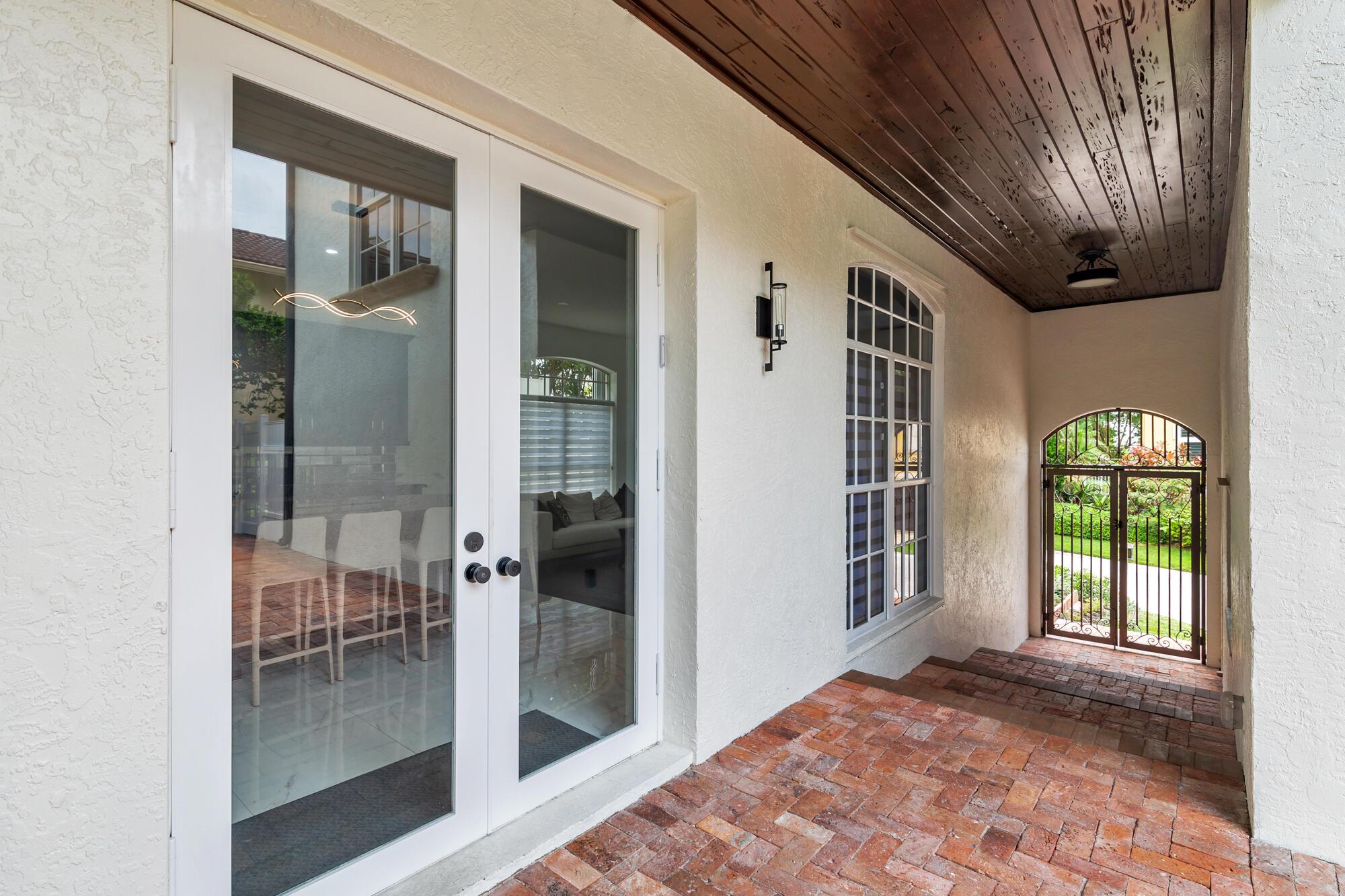 Homes for sale in Juno Beach, FL | 460 Surfside Lane, Juno Beach, FL 33408 | MLS# R11105897