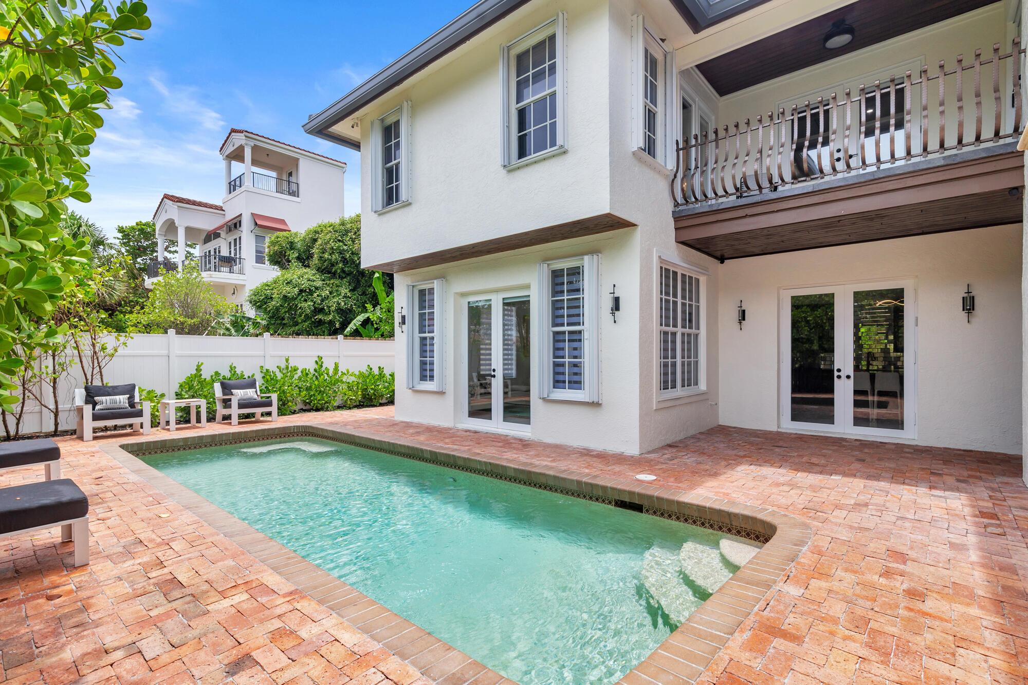 Homes for sale in Juno Beach, FL | 460 Surfside Lane, Juno Beach, FL 33408 | MLS# R11105897