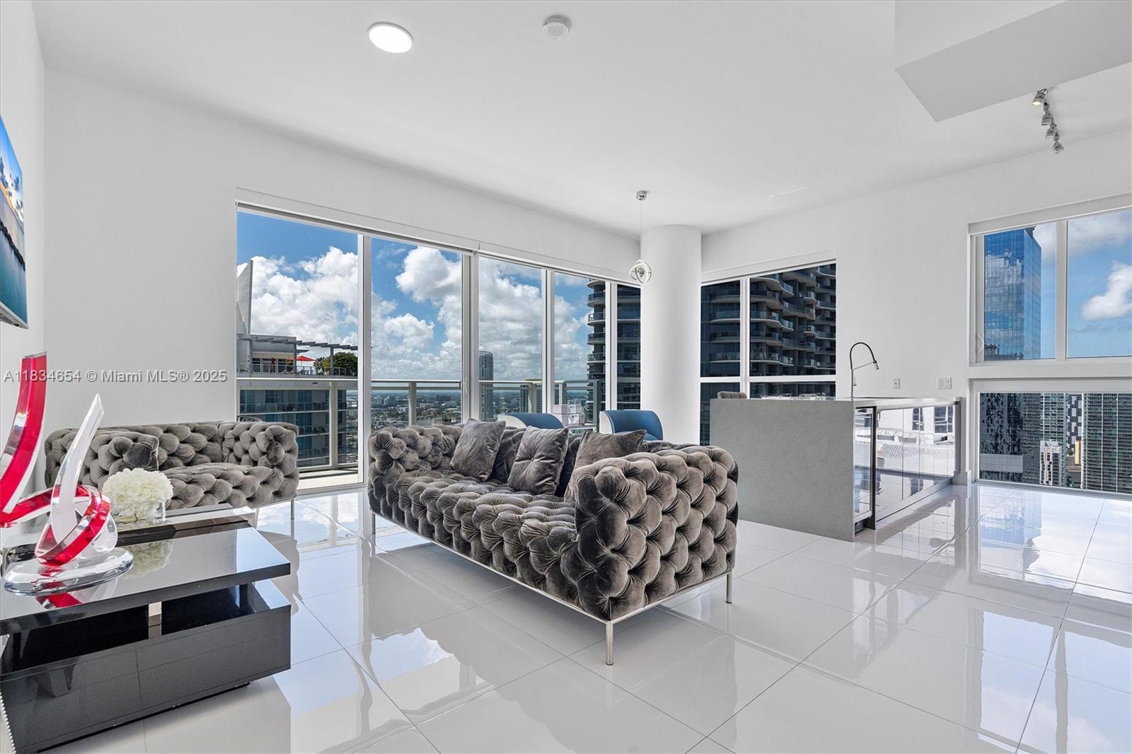 Condo for Sale in Miami, FL