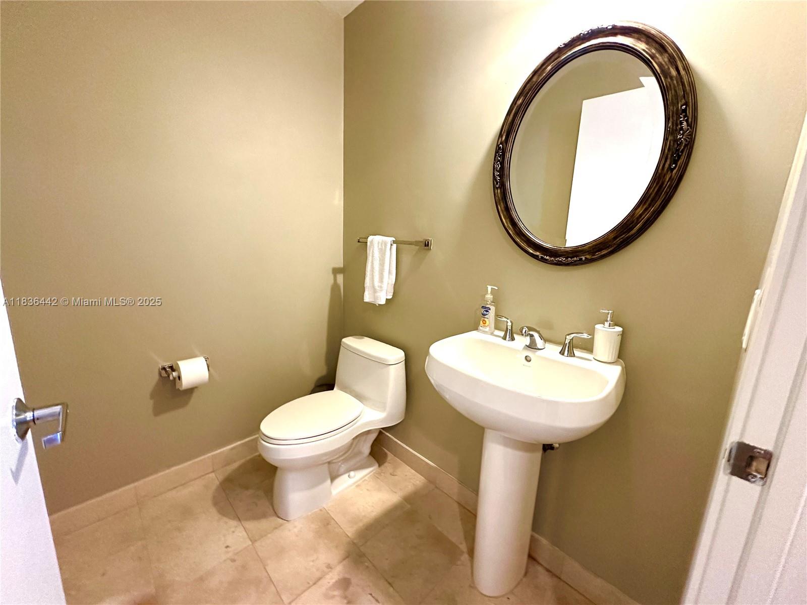 1050 Brickell Ave #2220, Miami FL 33131