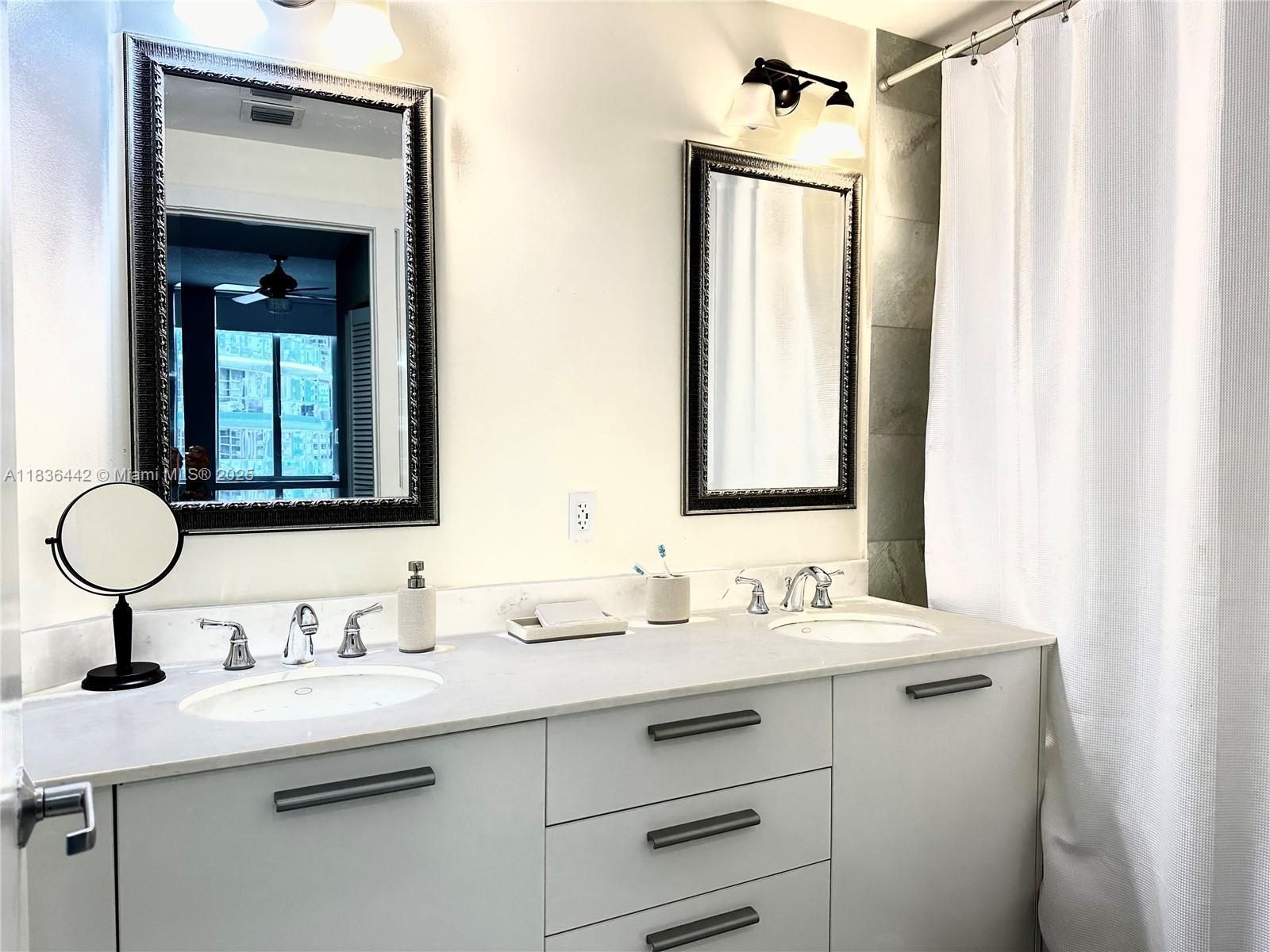 1050 Brickell Ave #2220, Miami FL 33131