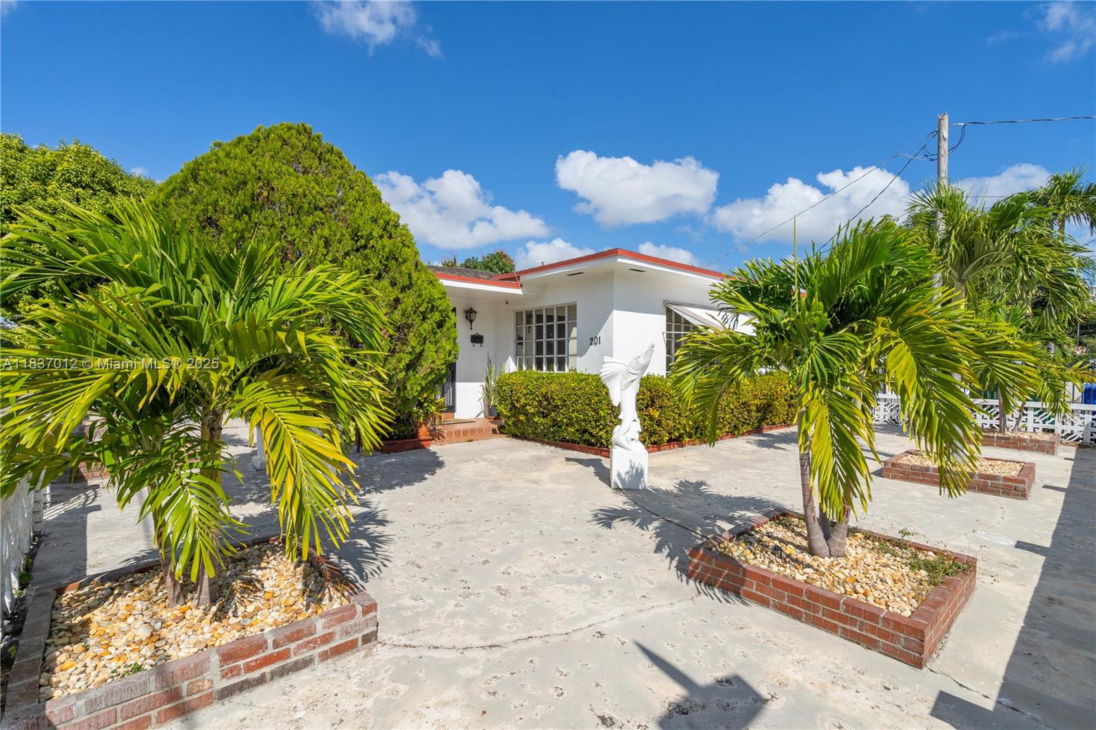 Homes for sale in Miami, FL | 201 Nw 14th Ave, Miami, FL 33125 | MLS# A11837012