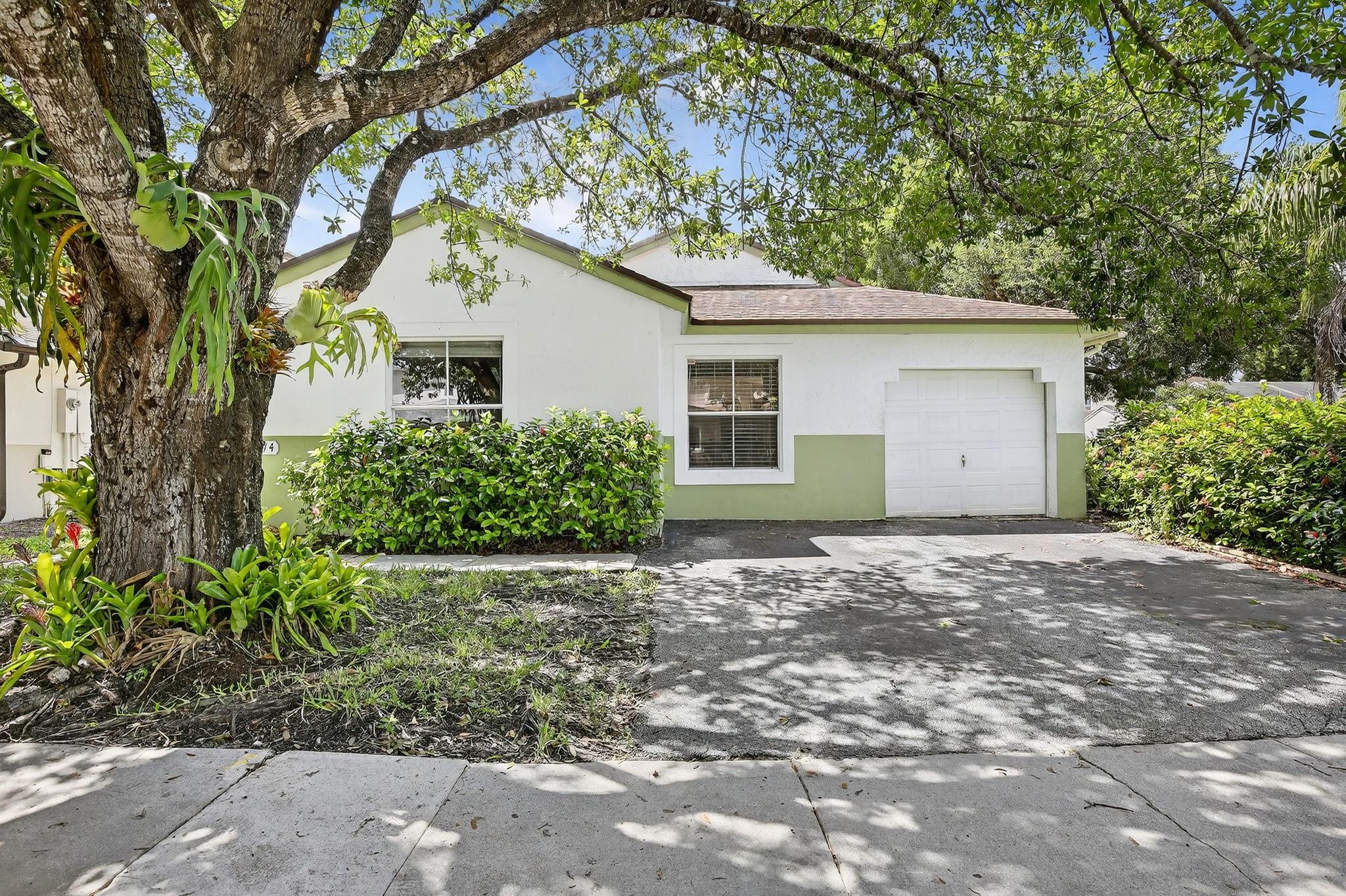 20774 3rd Ct Pembroke Pines FL 33029 | F10514105