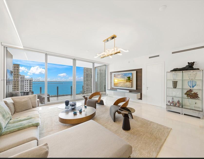 Condo for Sale in Miami, FL