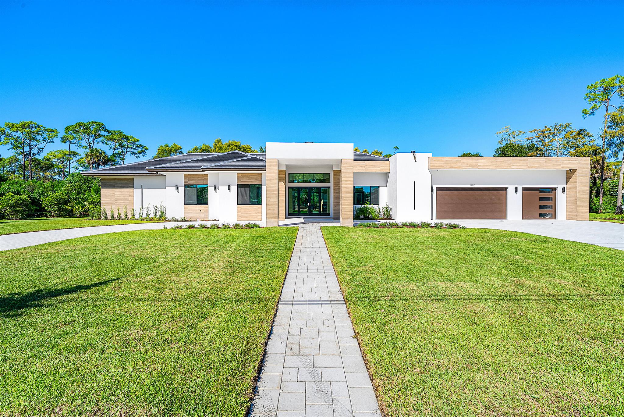 Homes for sale in Wellington, FL | 14817 Paddock Dr, Wellington, FL 33414 | MLS# R11106028