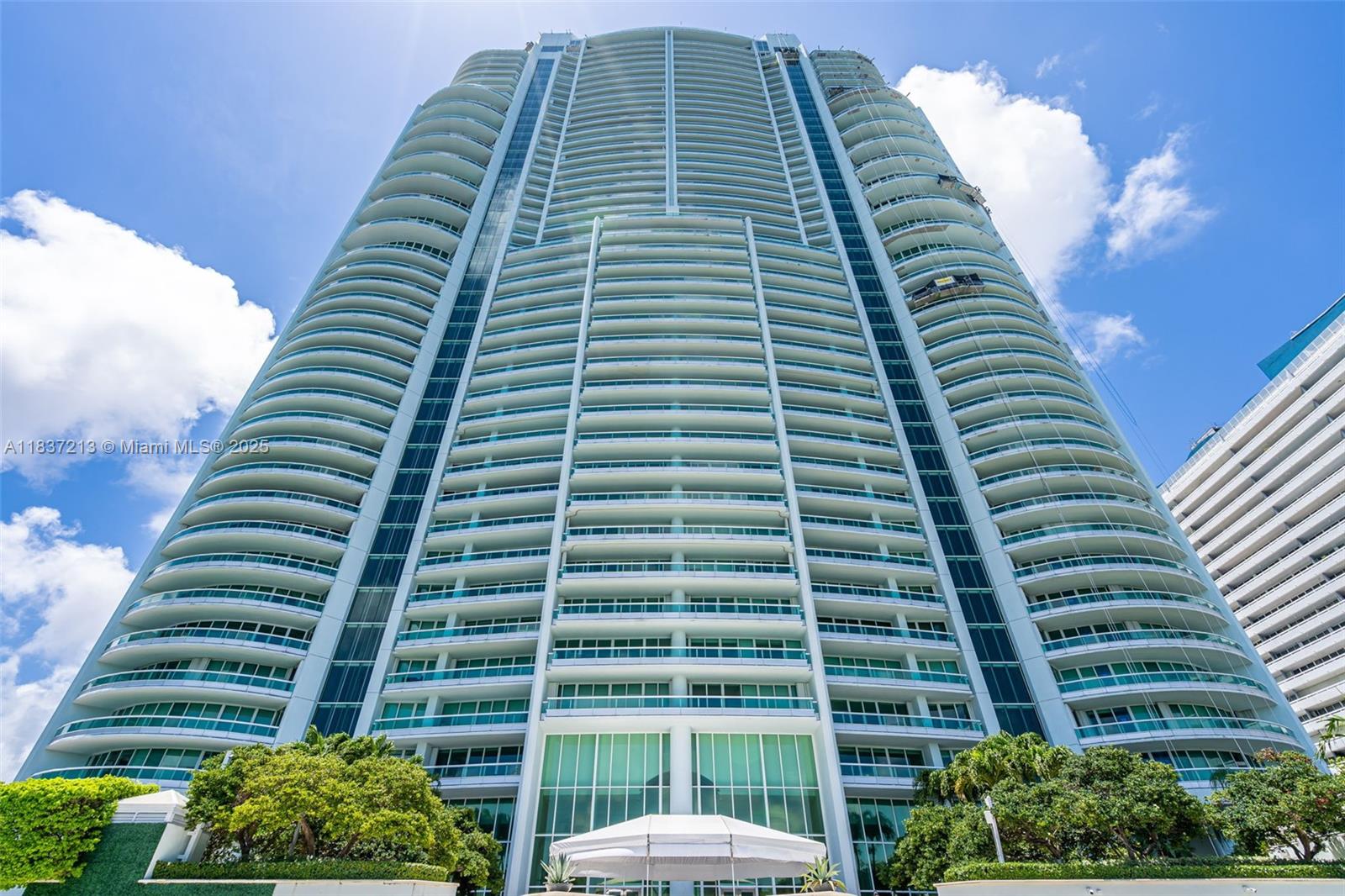 Condo for Sale in Miami, FL
